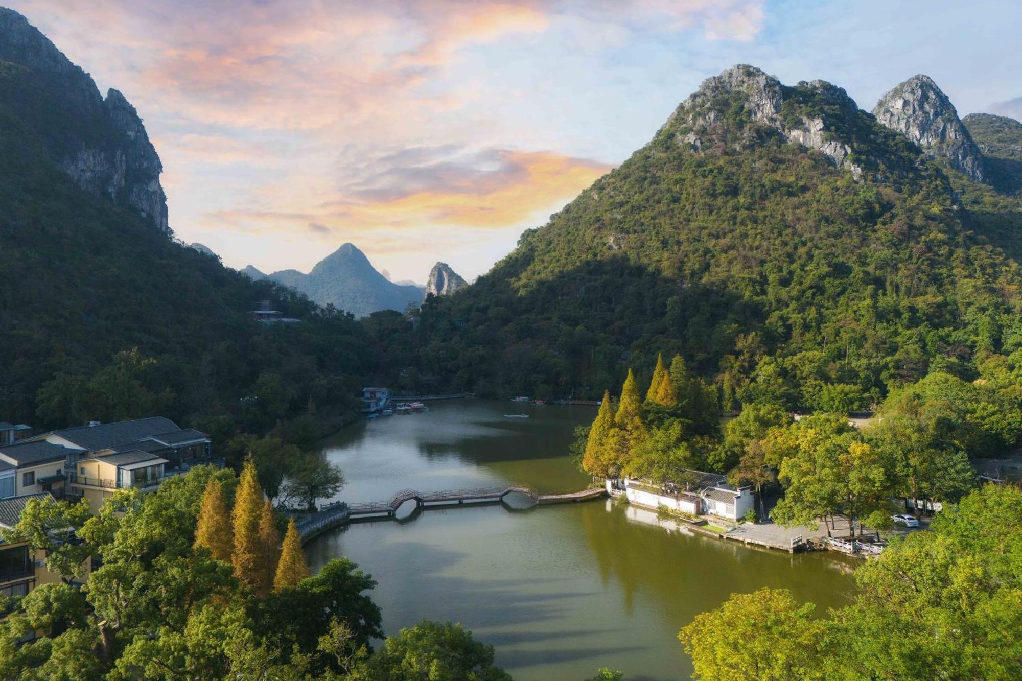 Guilin Heshe Lakeside Resort-Free Pick Up Service Stay Two Nights المظهر الخارجي الصورة